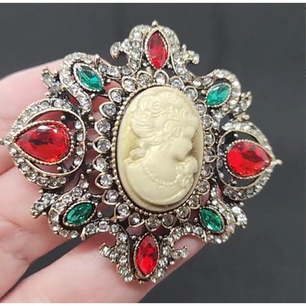 Christmas Colors Cameo Brooch Victorian Styling Classic Elegant